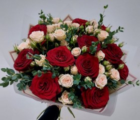 Buquet con Rosas y Mini Rosa RFV214