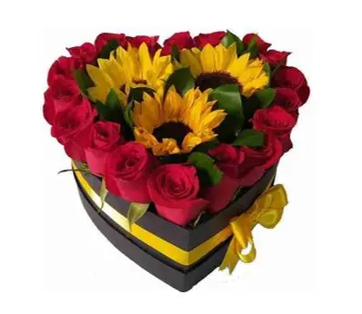 Caja de corazón con Rosas y Girasoles RFV223